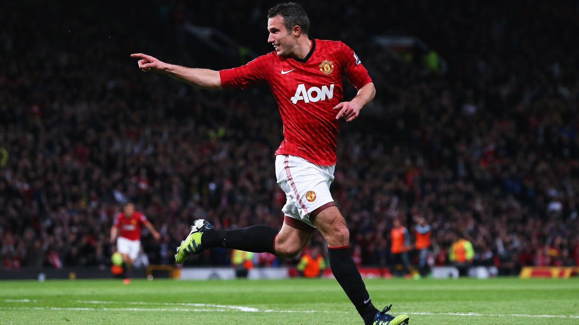 足球赛场比赛策略调整频繁,足球比赛对场地有什么规定